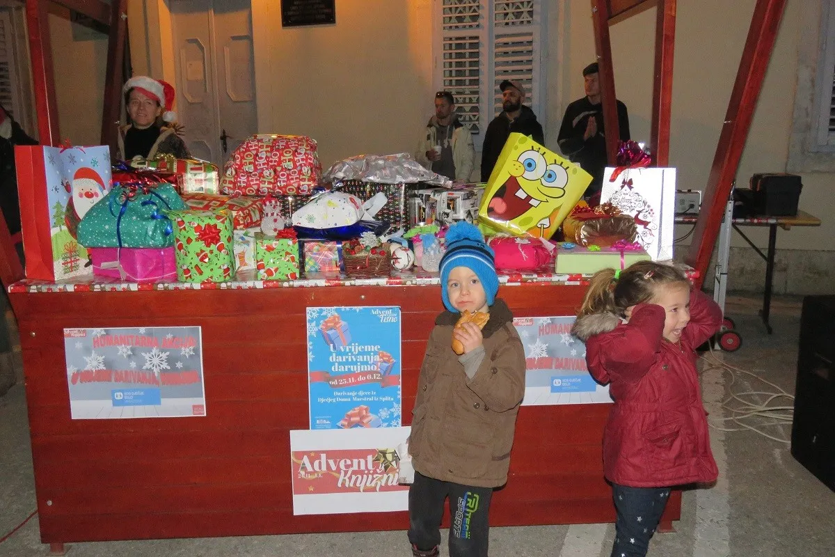 Dječji osmijeh traje trenutak, a danima nas čini sretnima  08.12.2016  5