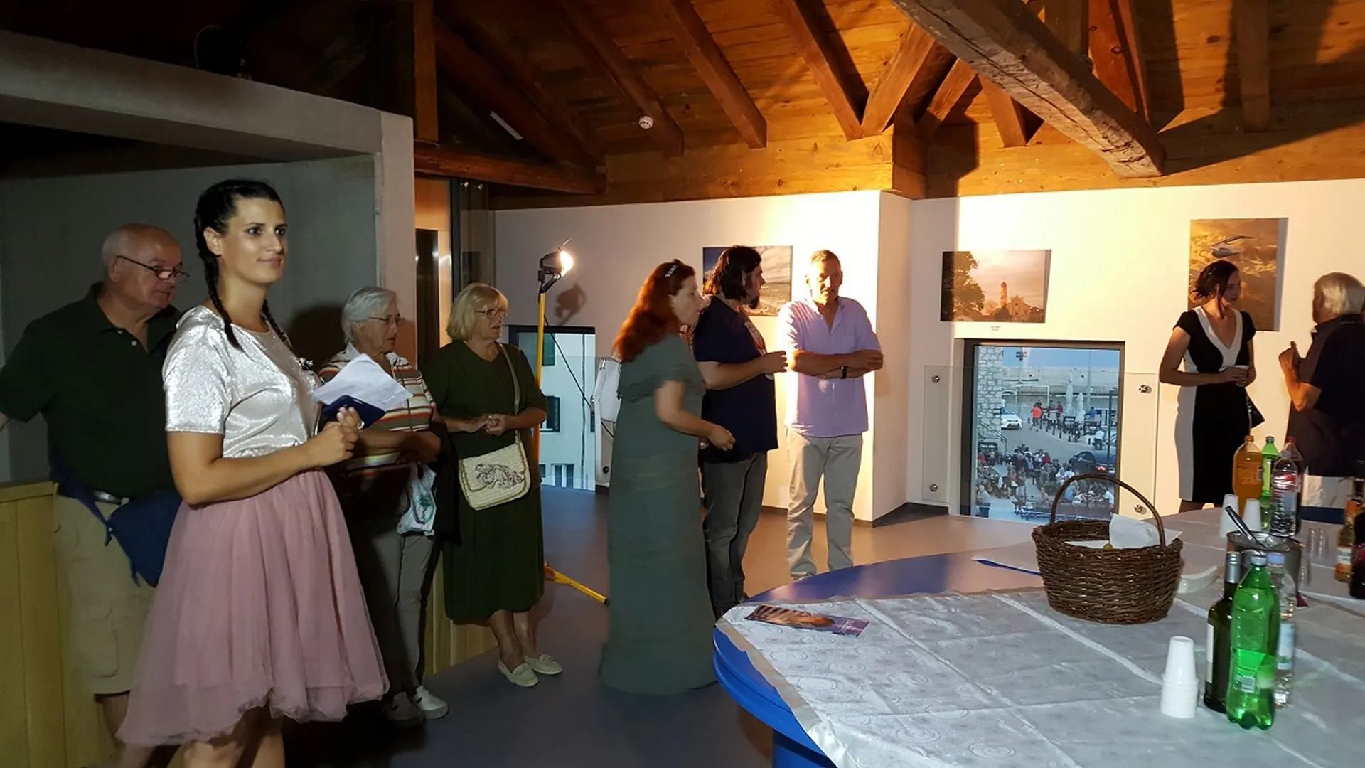 U Prezentacijskom centru Betina otvorena izložba Foto kluba "OTOK MURTER"