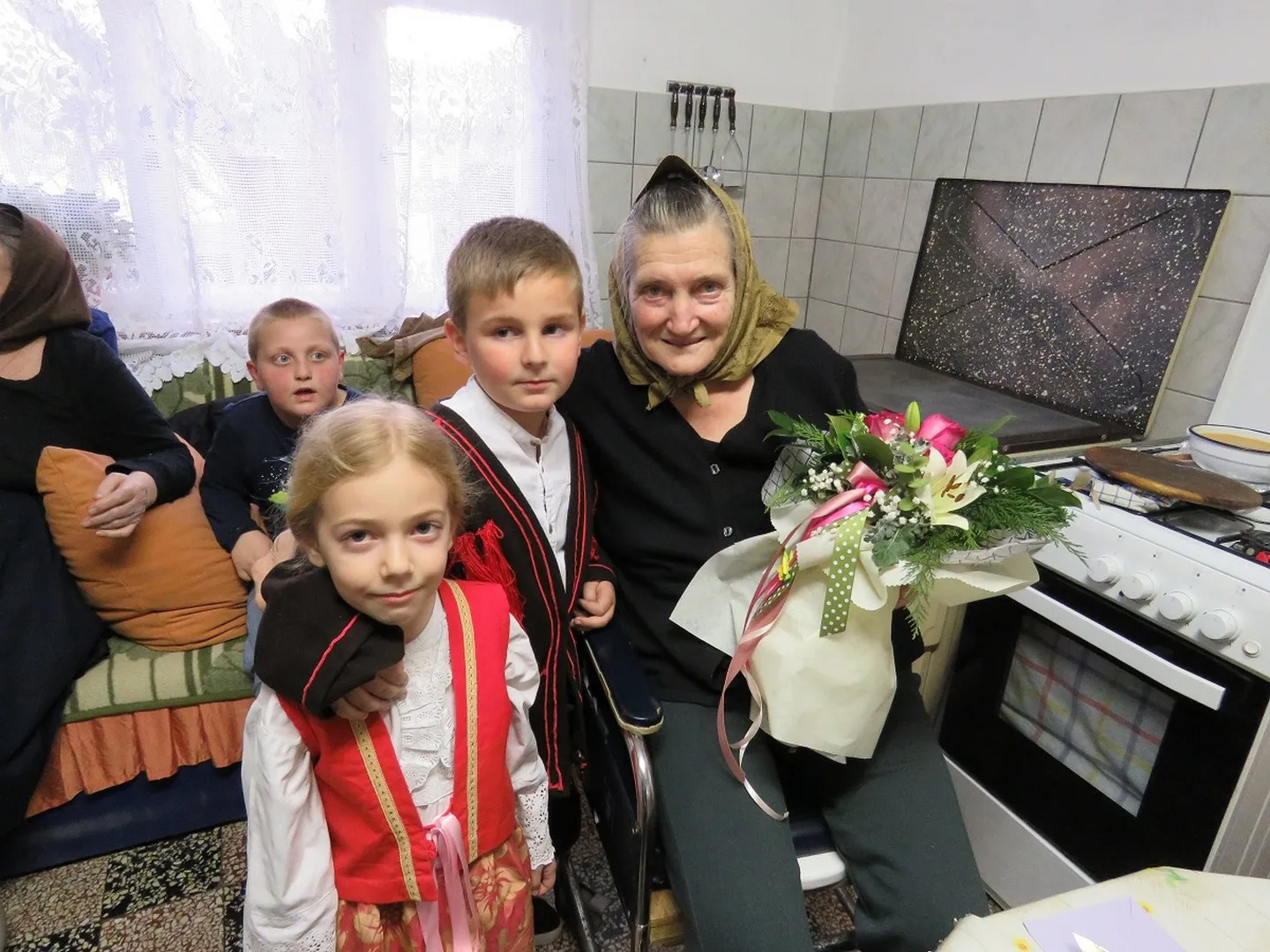 Današnjim posjetom dragoj baki Ivanici Kaleb završena je adventska humanitarna akcija 