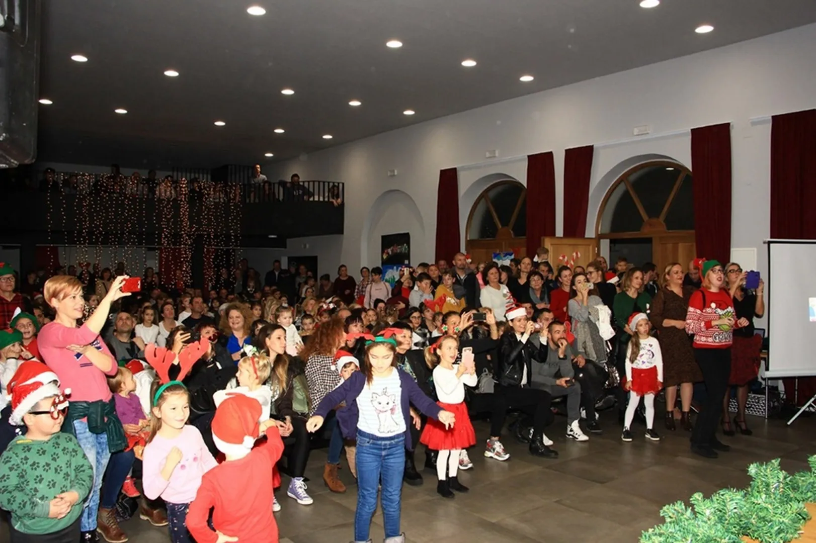 Kad nam naši najmlađi uljepšaju dan priredbom "Od nas, za vas!"